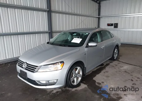 2015 Volkswagen Passat 1.8T Limited Edition из США, поврежденный, VIN 1VWAS7A33FC104079